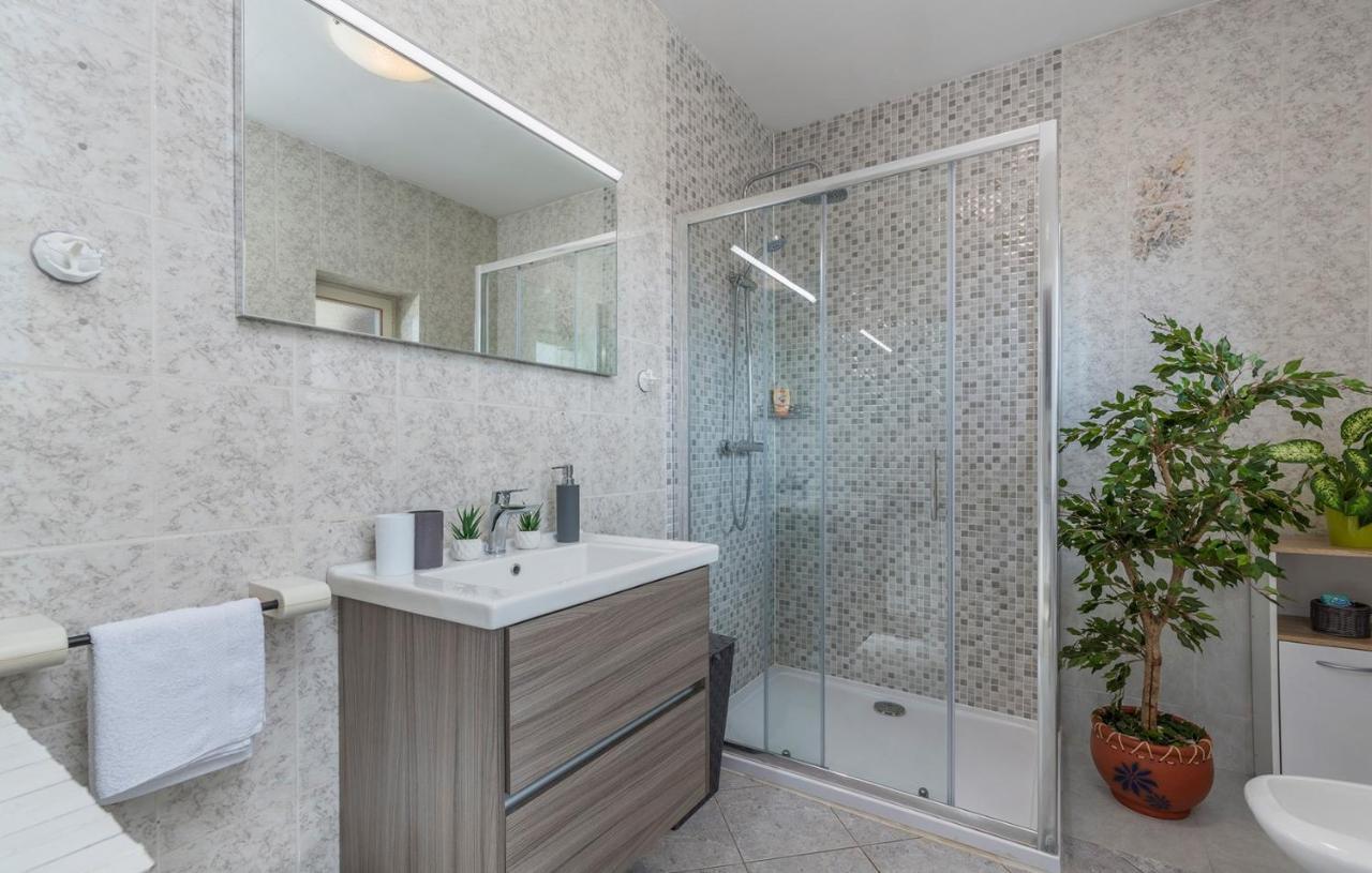 Apartments Loredana Пореч Екстер'єр фото